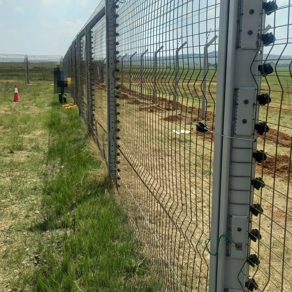 Lesedi industrial site: 1,800 m of electric fence moved and certified