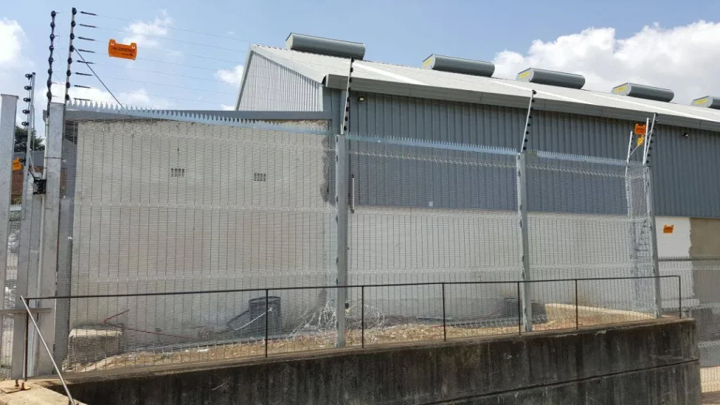Commercial perimeter fence with electric strands